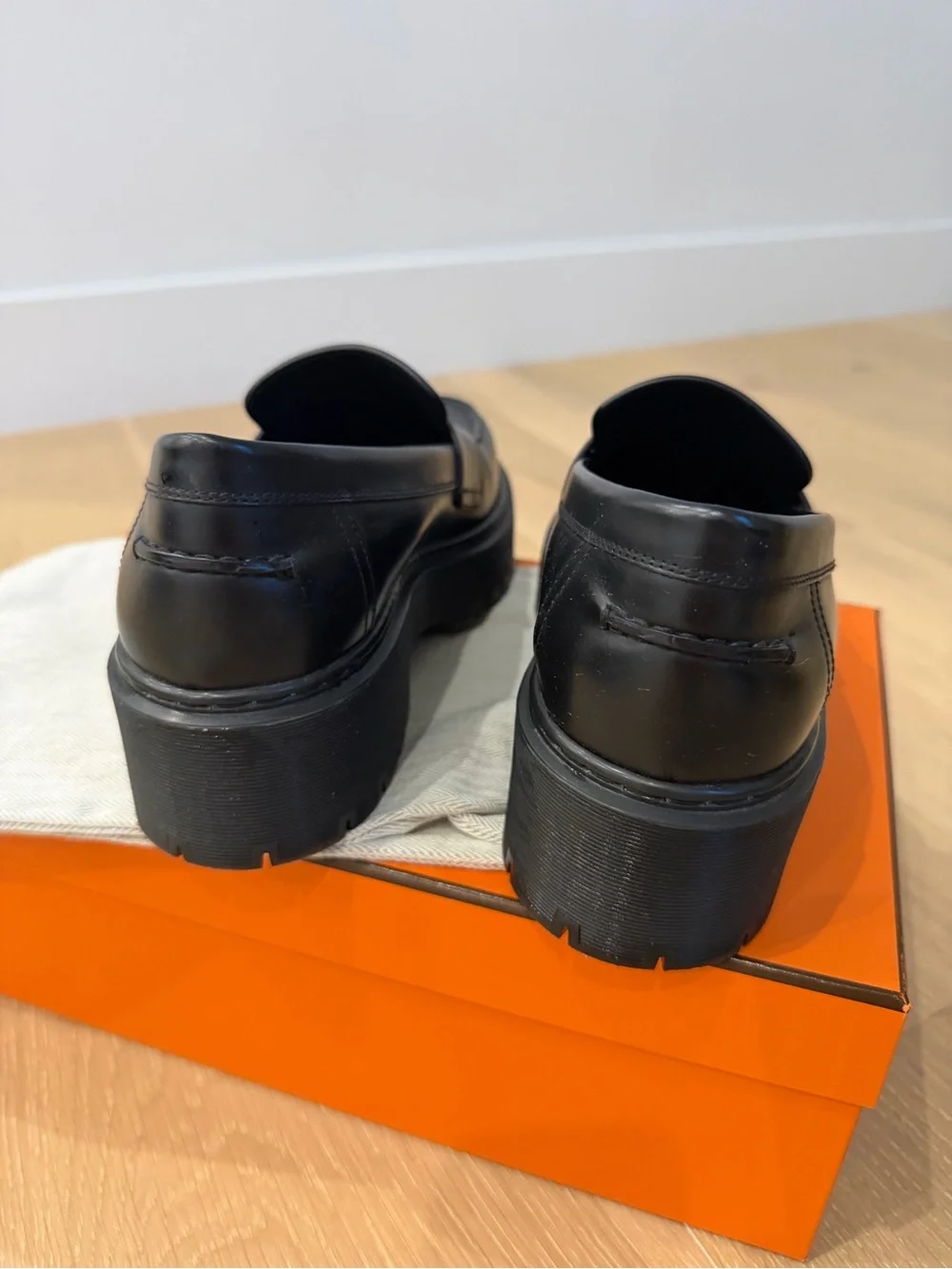 Elegant Hermes Hitch Loafers - Black Glacéd Calfskin - Size 40